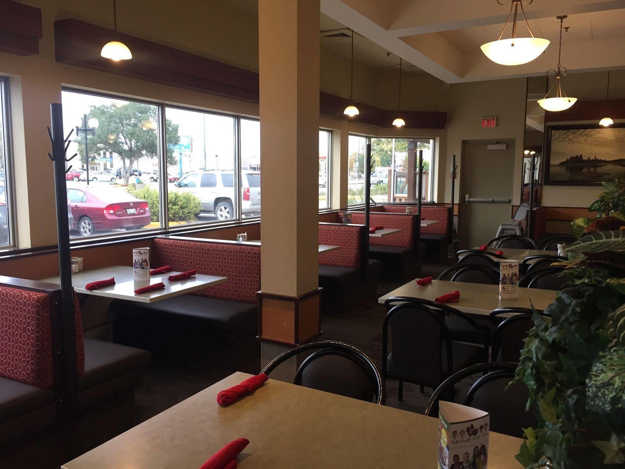 Canad Inns Destination Centre Transcona Winnipeg Buitenkant foto